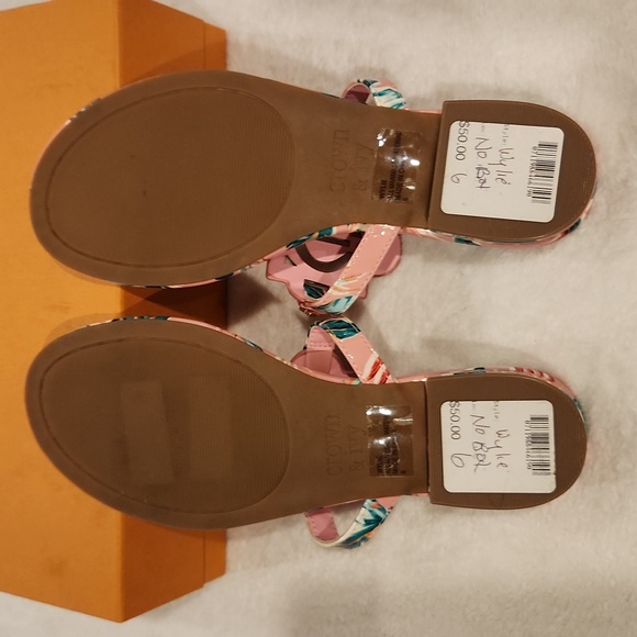 Crown & Ivy "Wylie" Palm Print Thong  Sandal Size 6 NWT - Picture 2 of 8